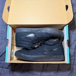 Nike Men's Black SB Canvas Sneakers, Size Men’s 10 1/2